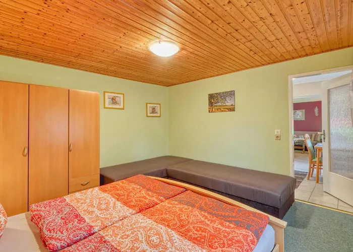 Doppelhaushaelfte بيت للعطل Altglobsow