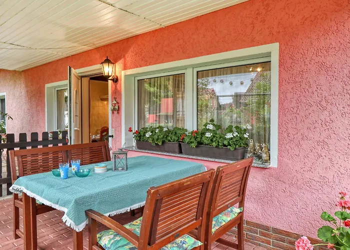 Doppelhaushaelfte بيت للعطل